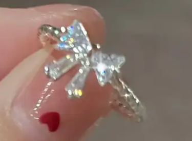 Twilight Ribbon – Sparkling Bowknot Ring