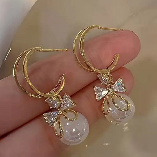 Golden Grace – Vintage Bow Pearl Earrings